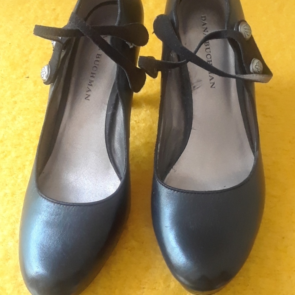 Shoes - Picture 2 of 6